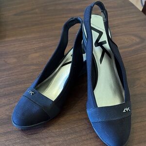 Anne Klein Black Slingback wedges